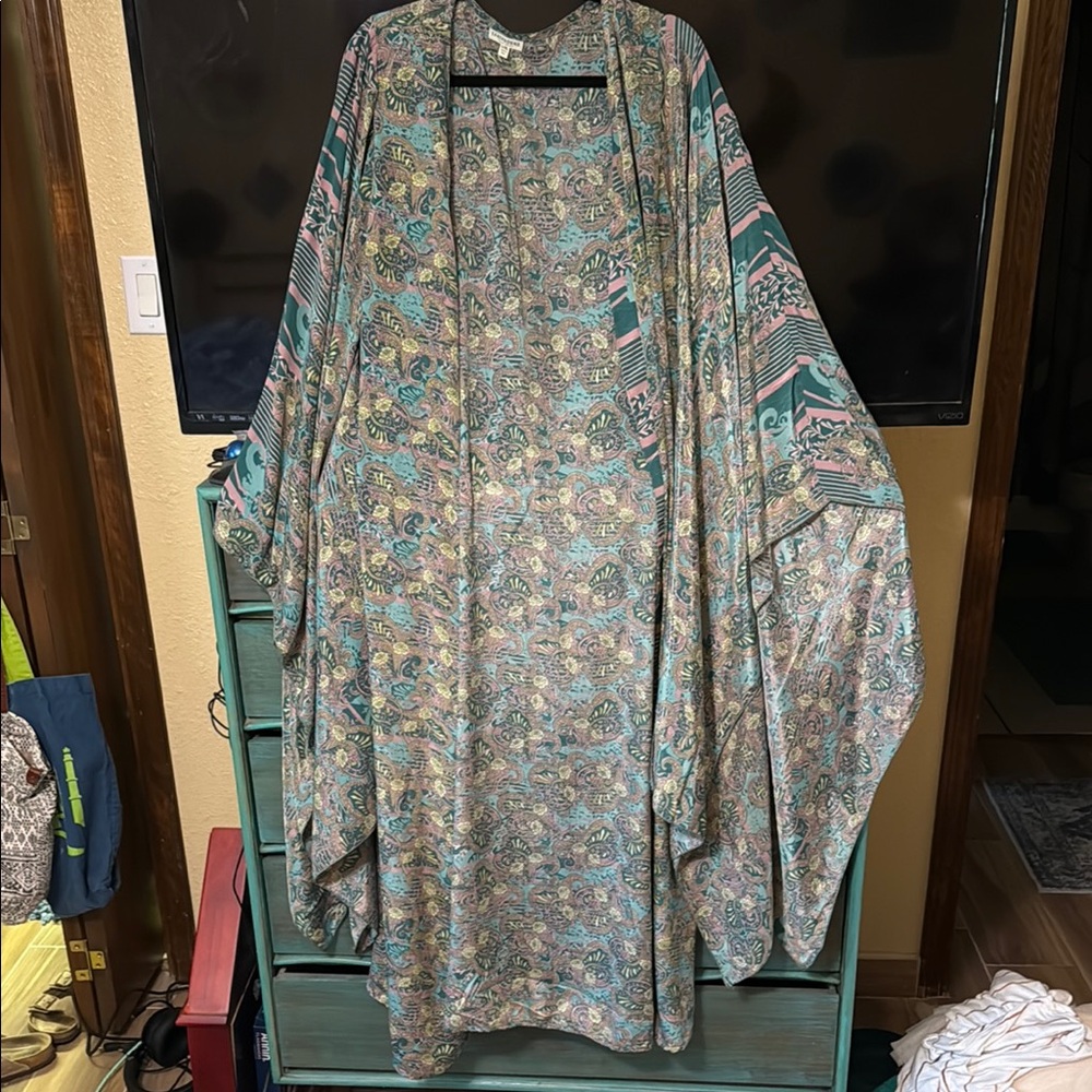 EARTHBOUND Teal and Beige Patterned Cape Kimono Large/Xl